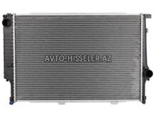 BMW F30 su radiatoru